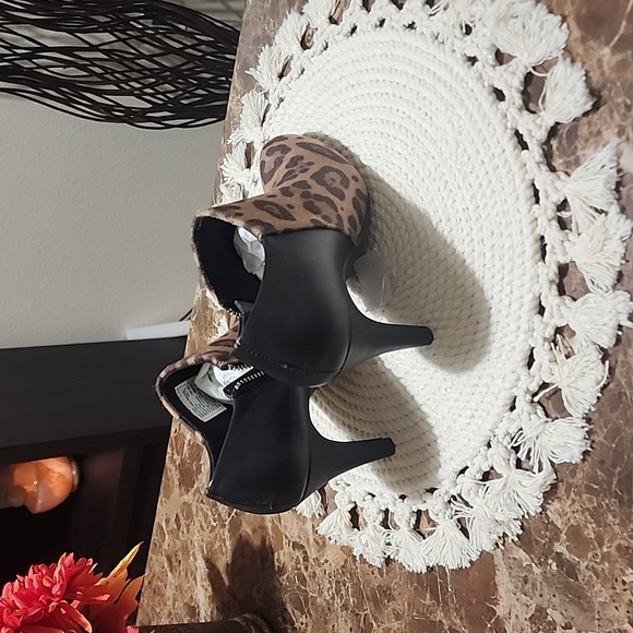 Cheeta Print ankle boot - Picture 4 of 5